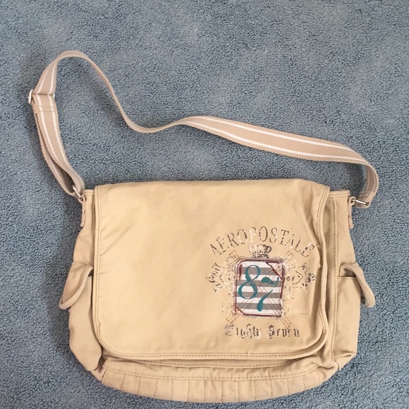 Aeropostale Handbags - Aeropostale cross body laptop bag
